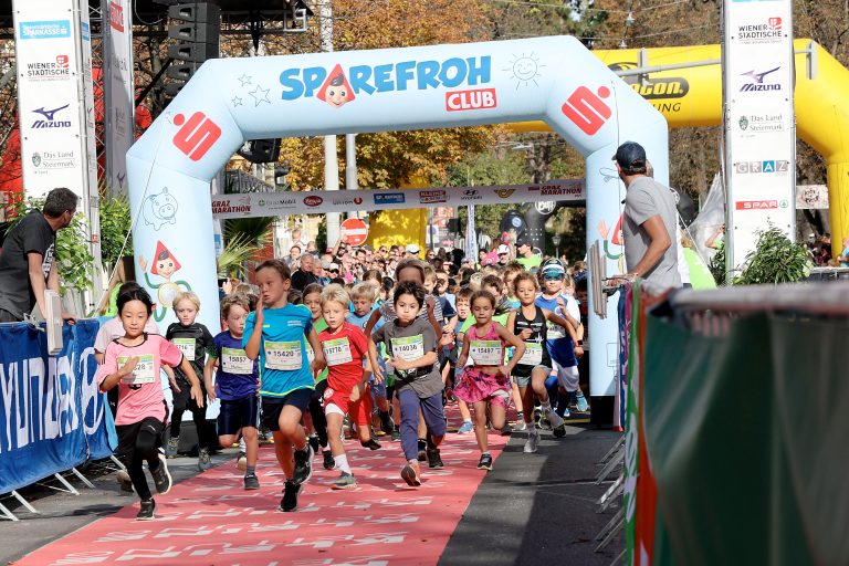 GRAZ,AUSTRIA,11.OCT.25 - RUNNING - Graz Marathon, side events. Image shows competitors.
Photo: GEPA pictures/ Hans Oberlaender
