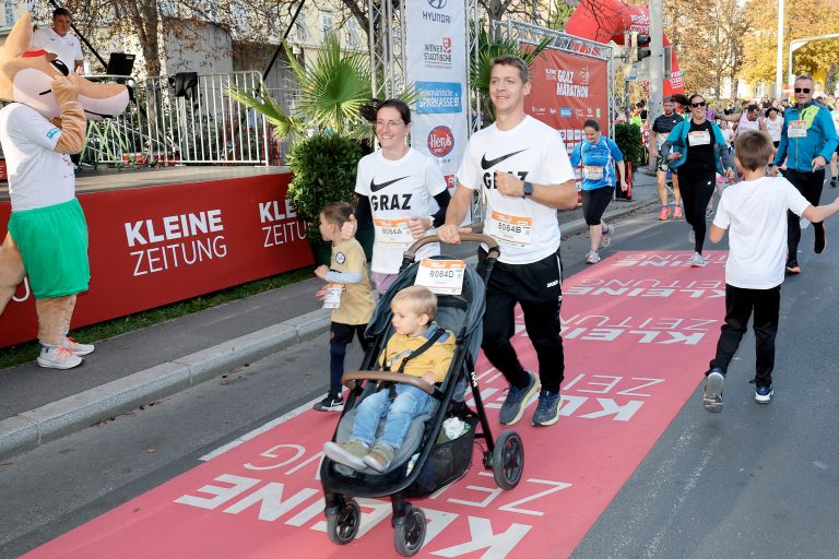 GRAZ,AUSTRIA,11.OCT.25 - RUNNING - Graz Marathon, side events. Image shows competitors.Photo: GEPA pictures/ Hans Oberlaender