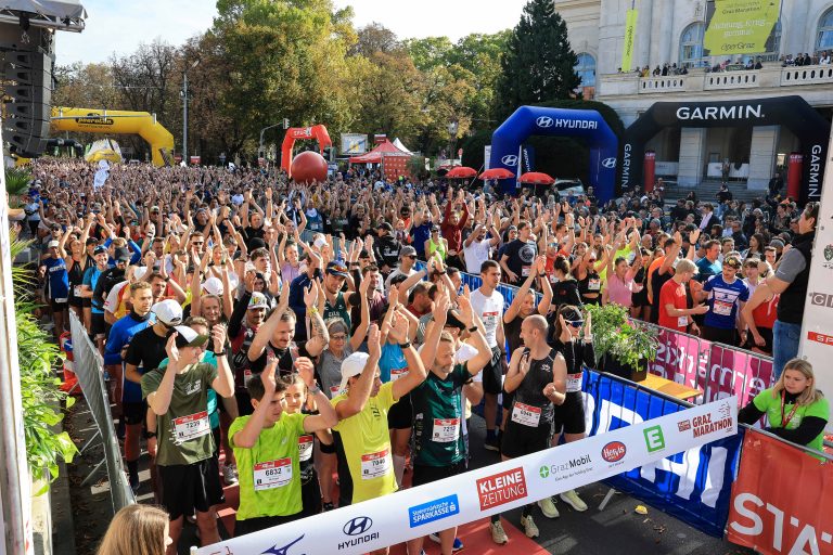GRAZ,AUSTRIA,12.OCT.25 - RUNNING - Graz Marathon. Image shows overview of the event area.Photo: GEPA pictures/ Wolfgang Grebien