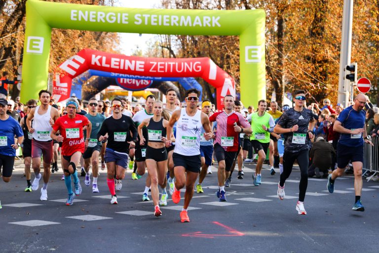 GRAZ,AUSTRIA,12.OCT.25 - RUNNING - Graz Marathon. Image shows Participants. Photo: GEPA pictures/ James Doak